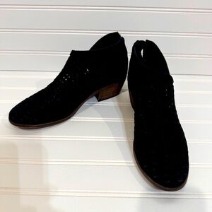 Vince Calmuto Women’s Black Suede Shooties Sz 7.5M